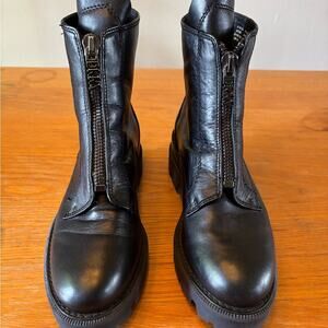 Women’s Leather DKNY Zip Combat Moto Boots Shoes, size 8